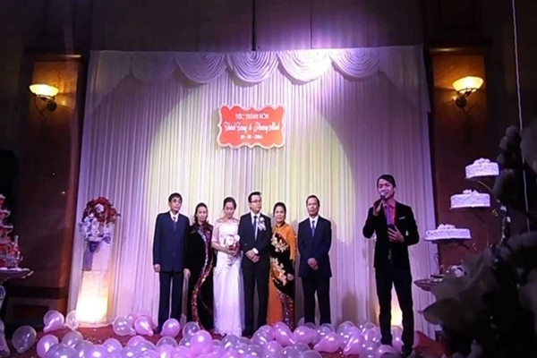 hinh-anh-mc-tiec-cuoi
